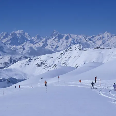 6 Pers., Proche Pistes Et Commerce, Parking Prive, Animaux Acceptes - - Fr-1-445-98 *